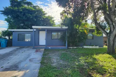 3390 Orange St, Boynton Beach: photo 1 of 10