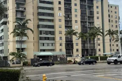 5055 NW 7th St #604, Miami: photo 1 of 18