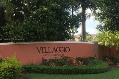 Condo in Miramar: photo 1 of 12