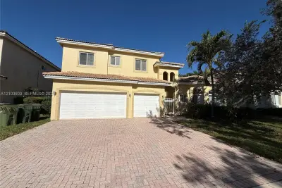 2250 SE 19th Ave, Homestead: photo 1 of 28