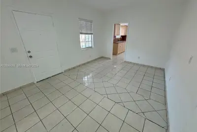 1021 SW 8th Ave, Miami: photo 1 of 13