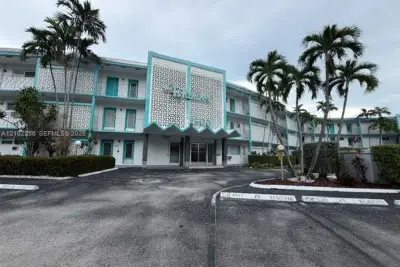 2500 Diana Dr #308, Hallandale Beach: photo 1 of 20
