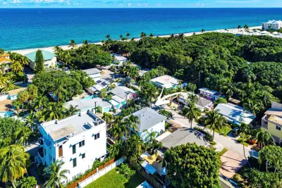 15 East Ave, Boynton Beach: photo 1 of 23