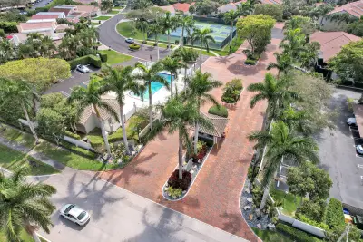 40 Pelican Pointe Dr #205, Delray Beach: photo 1 of 33