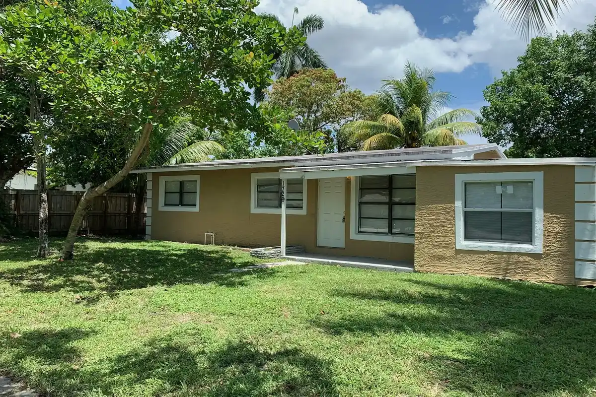 1729 NW 16th Ave, Fort Lauderdale: photo 1 of 10