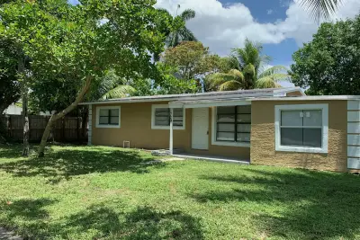 1729 NW 16th Ave, Fort Lauderdale: photo 1 of 10