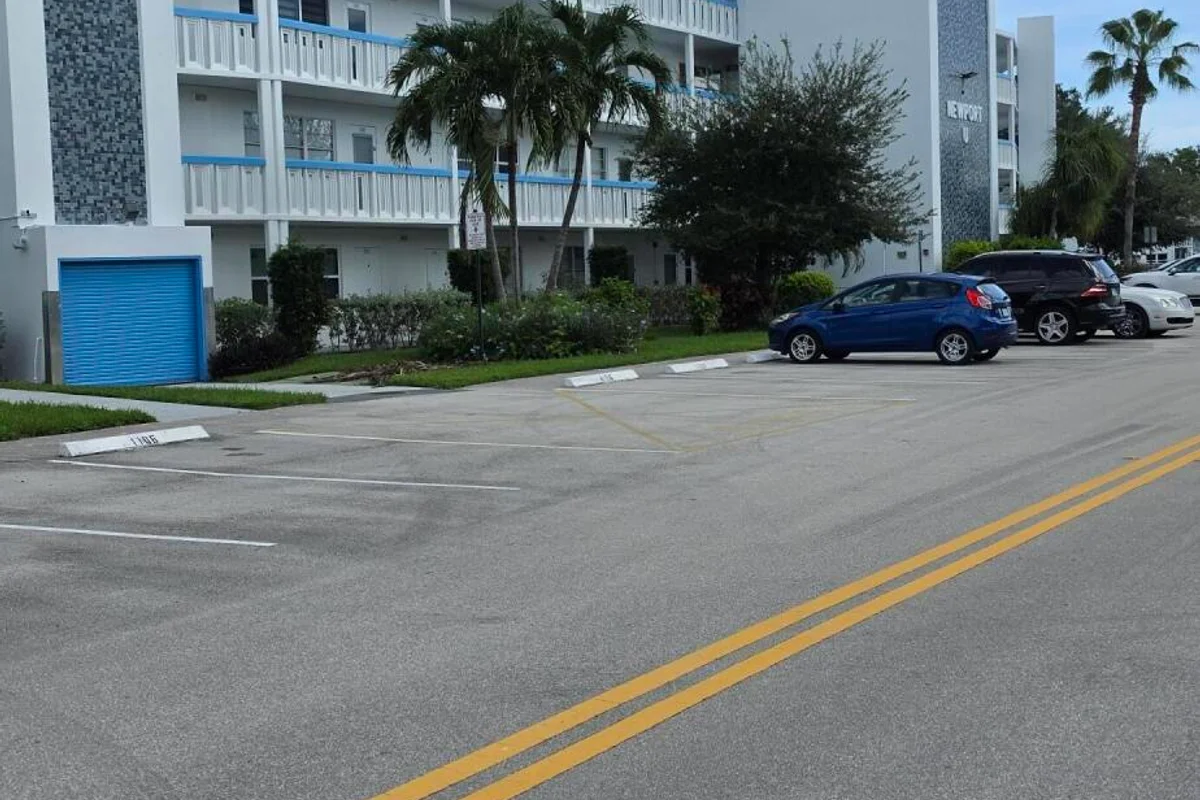 4102 Newport U, Deerfield Beach: photo 1 of 7