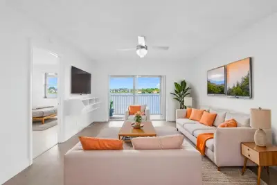5510 Lakeside Dr #201, Margate: photo 1 of 34