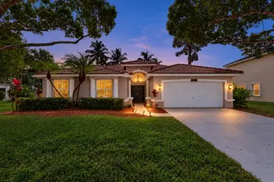5574 Bermuda Dunes Cir, Lake Worth: photo 1 of 43