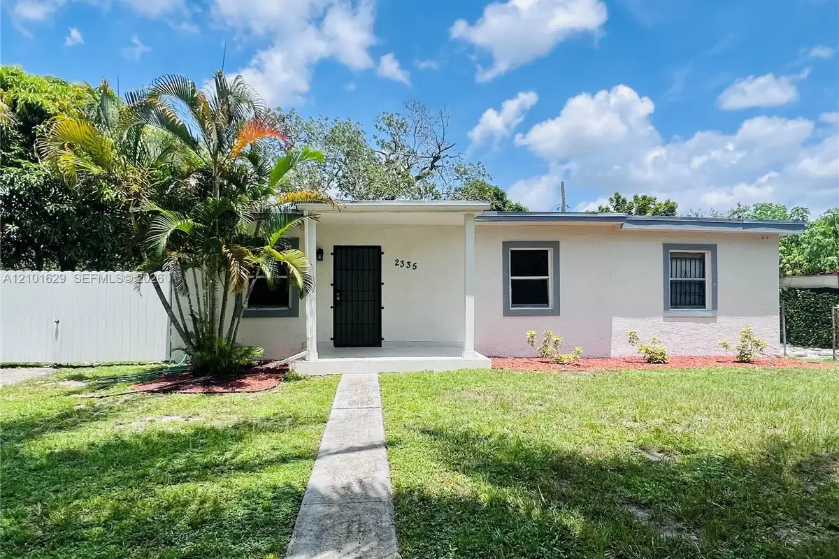 2335 W Bunche Park Dr, Miami Gardens: photo 1 of 13