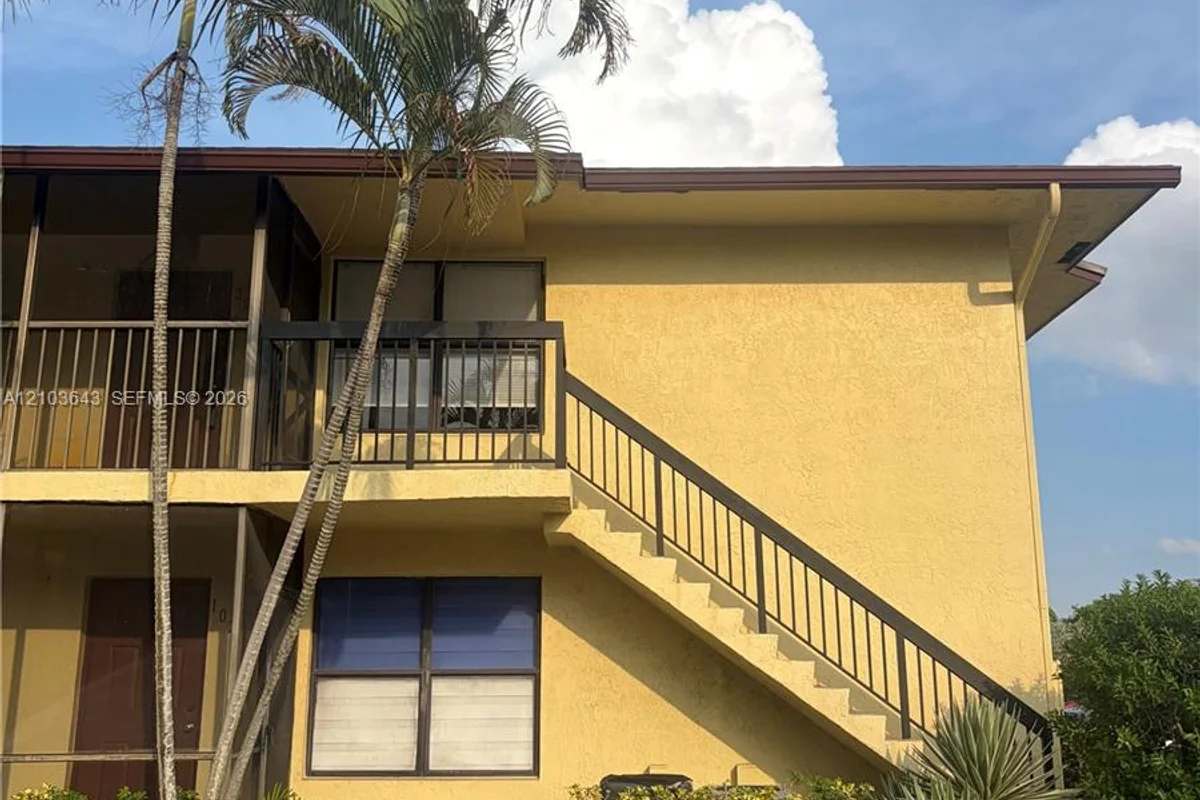 10023 Winding Lake Rd #202, Sunrise: photo 1 of 14