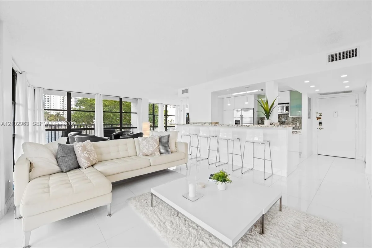 800 Parkview Dr #221, Hallandale Beach: photo 1 of 26