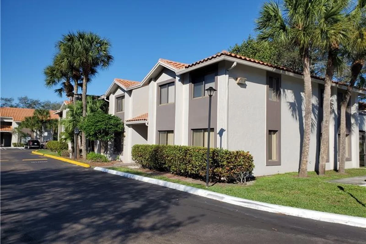 3246 Coral Lake Ln, Coral Springs: photo 1 of 13