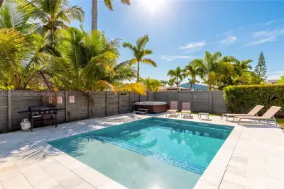 1008 Moffett St, Hallandale Beach: photo 1 of 39