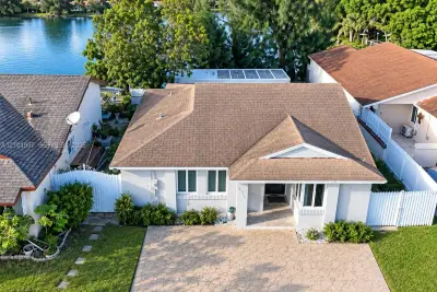 12231 SW 195th Ter, Miami: photo 1 of 14