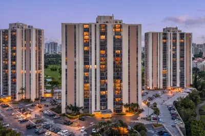 20301 W Country Club Dr #523, Aventura: photo 1 of 37