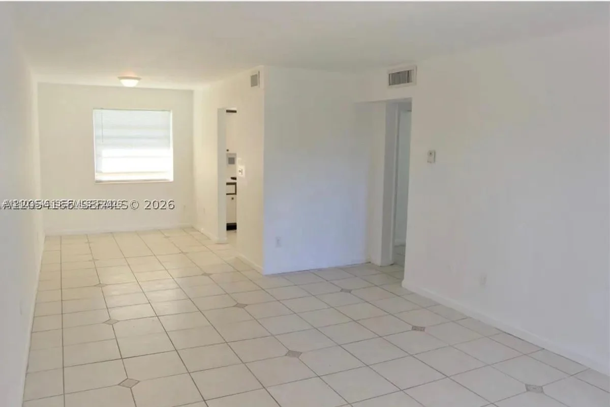 1350 NE 119th St #135019, Miami: photo 1 of 8
