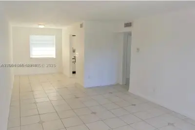 1350 NE 119th St #135019, Miami: photo 1 of 8