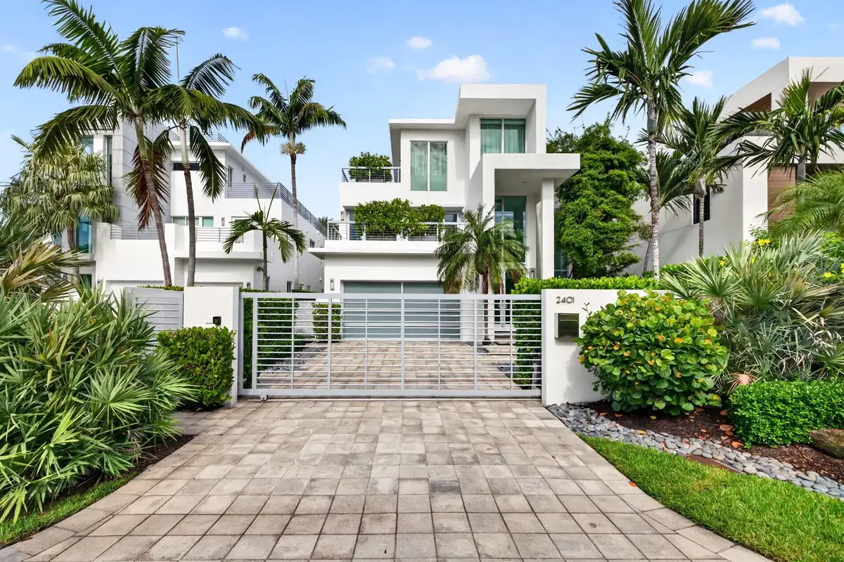 2401 N Atlantic Blvd, Fort Lauderdale: photo 1 of 96