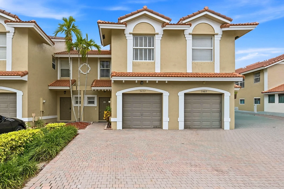 5477 NW 90th Ter, Sunrise: photo 1 of 24