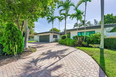 956 SE 10th Ct, Pompano Beach: photo 1 of 62