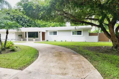 7425 SW 128th St, Pinecrest: photo 1 of 24