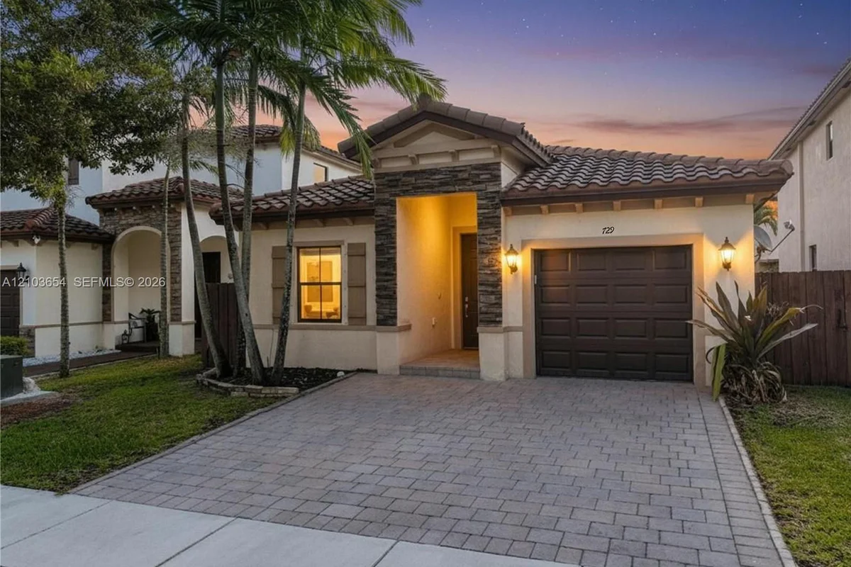 729 SE 34th Ave, Homestead: photo 1 of 69