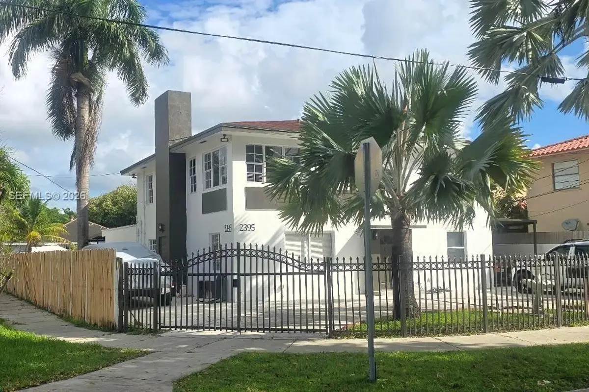2395 NW 30th St #1, Miami: photo 1 of 8