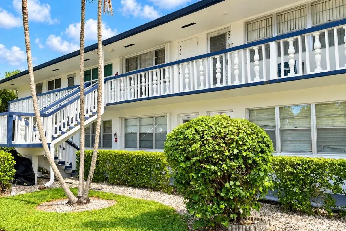 228 Northampton L, West Palm Beach: photo 1 of 9