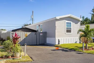 8948 Oak St, Boynton Beach: photo 1 of 40