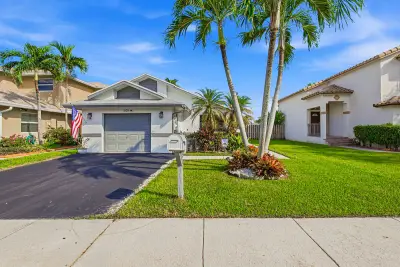 501 Lakeside Cir, Sunrise: photo 1 of 36