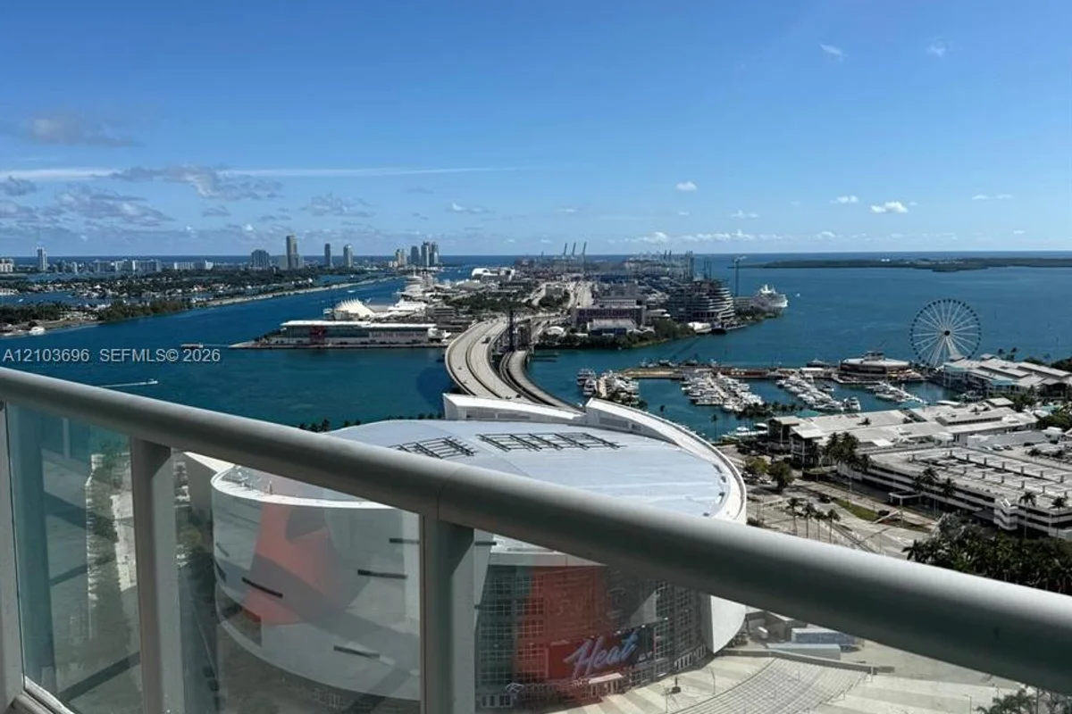 888 Biscayne Blvd #3101, Miami: photo 1 of 38