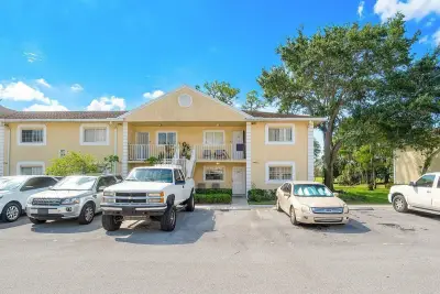 804 Palm Beach Trace Dr, Royal Palm Beach: photo 1 of 8
