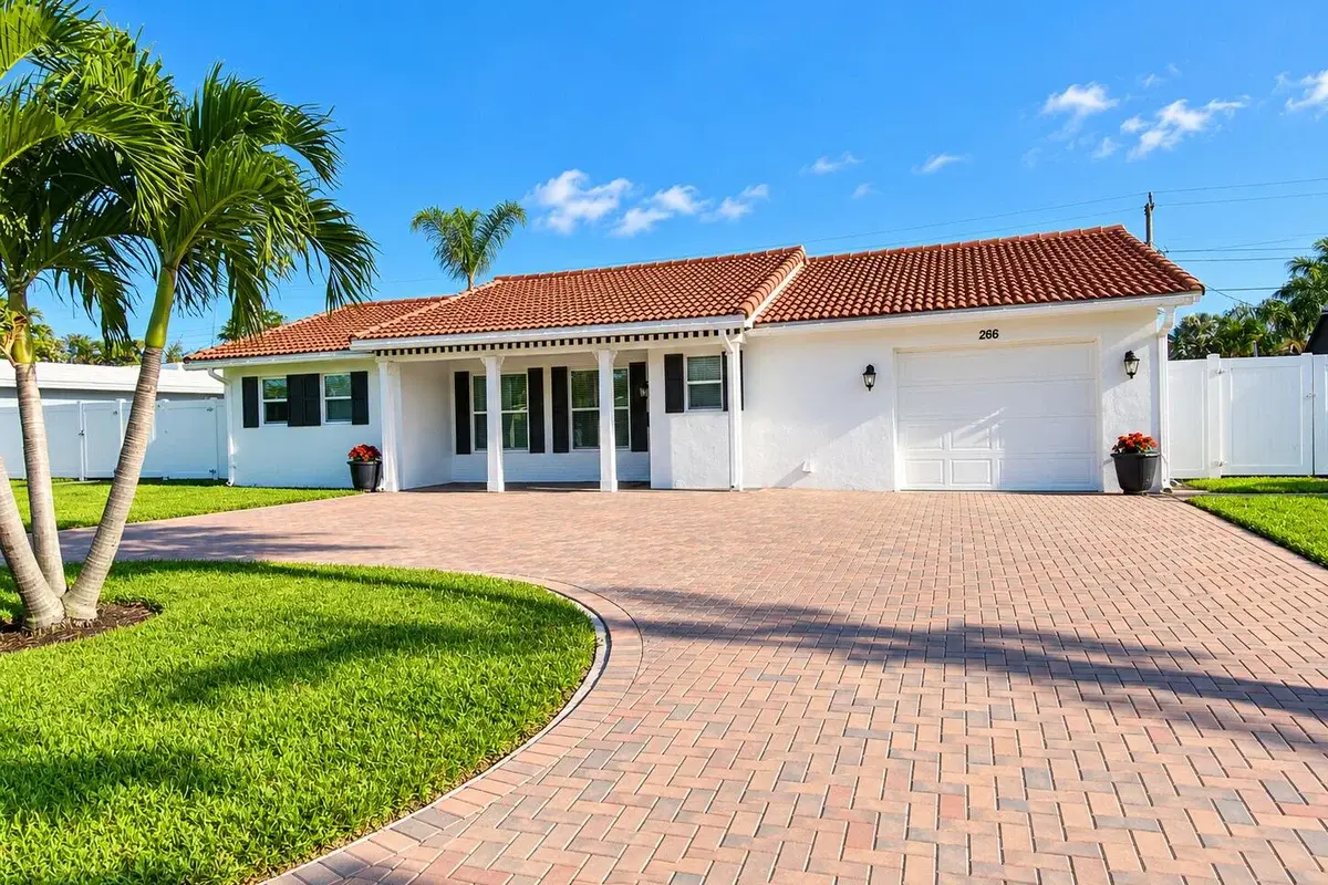 266 SW 12th St, Boca Raton: photo 1 of 30