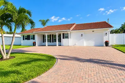 266 SW 12th St, Boca Raton: photo 1 of 30