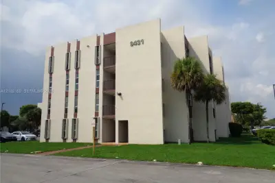 9431 SW 4th St #103-7, Miami: photo 1 of 92