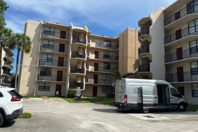 3500 Blue Lake Dr #501, Pompano Beach: photo 1 of 8