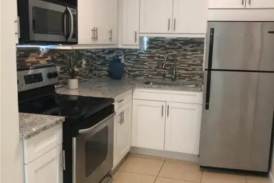 2426 SE 17th Cswy SE #205A, Fort Lauderdale: photo 1 of 25