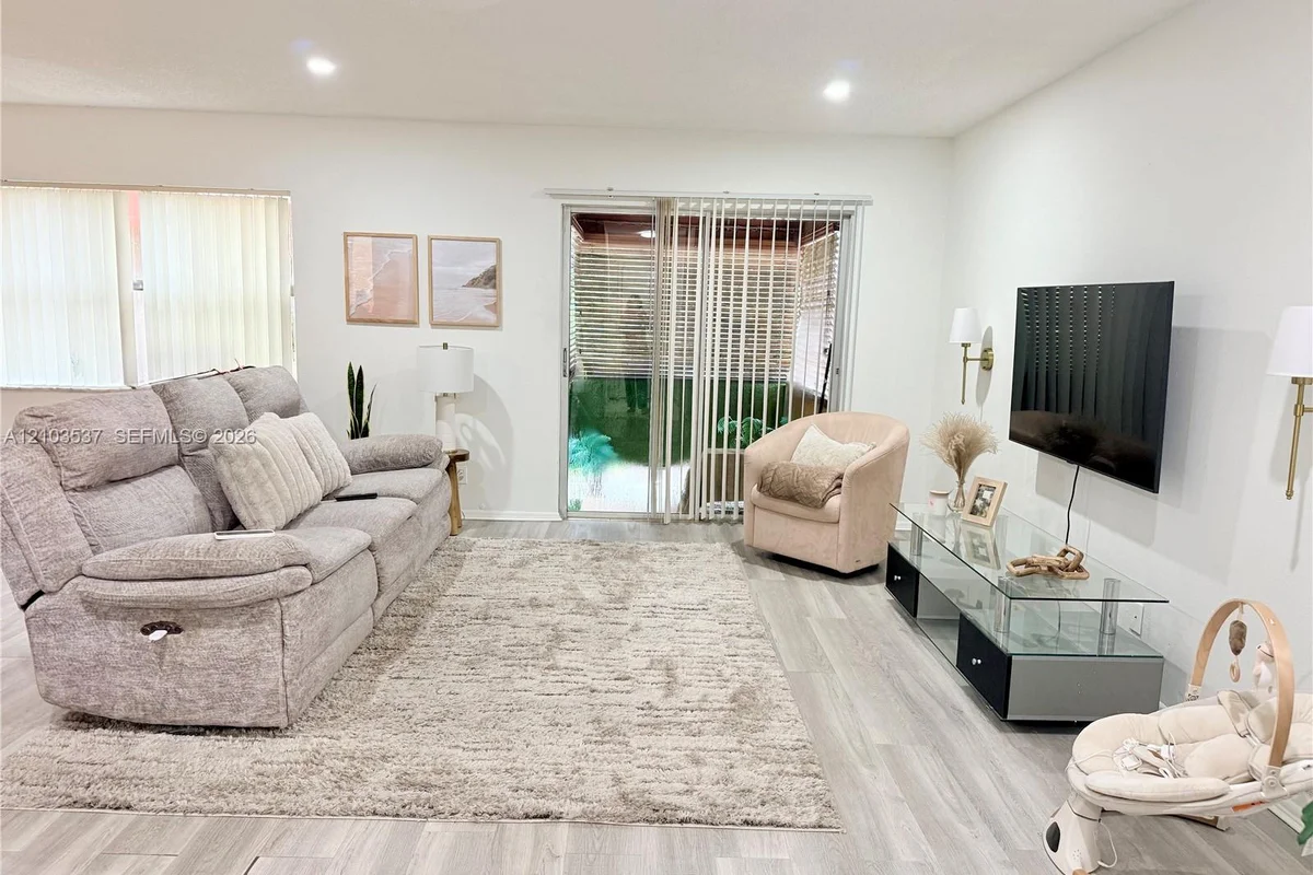 18111 NW 68th Ave #G206, Hialeah: photo 1 of 13
