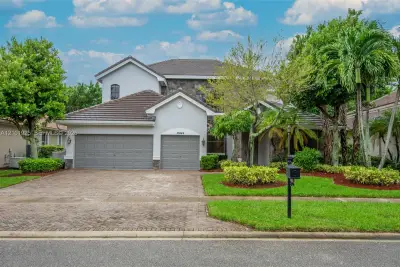 10444 Trianon Pl, Wellington: photo 1 of 30