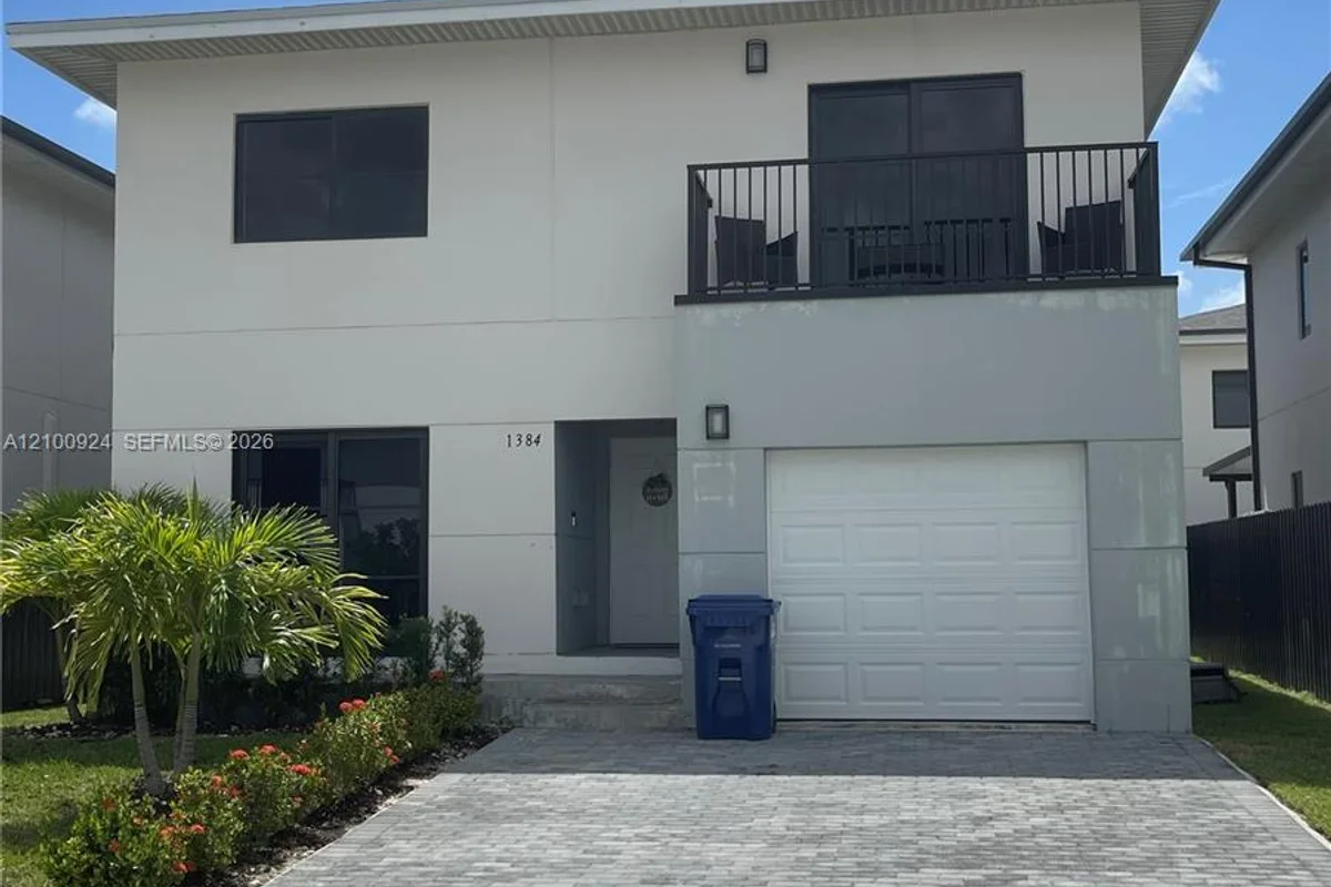 1384 NW 2nd Ter, Florida City: photo 1 of 47