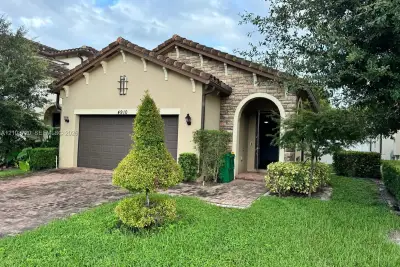 4910 NW 48th Ln, Tamarac: photo 1 of 23