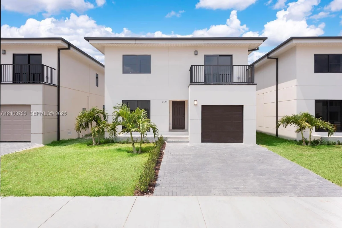 House in Florida City: photo 1 of 27