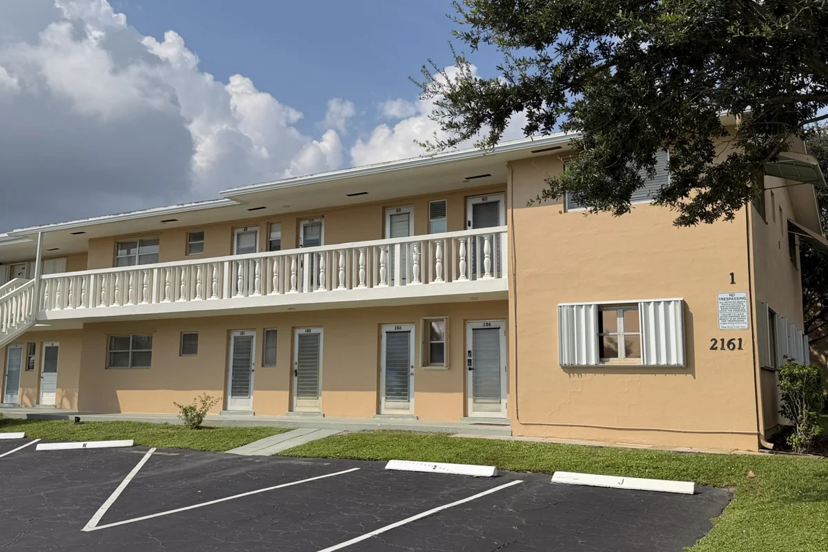 2161 NE 1st Ct #105, Boynton Beach: photo 1 of 14