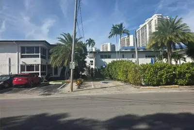 3721 NE 170th St #1, North Miami Beach: photo 1 of 34