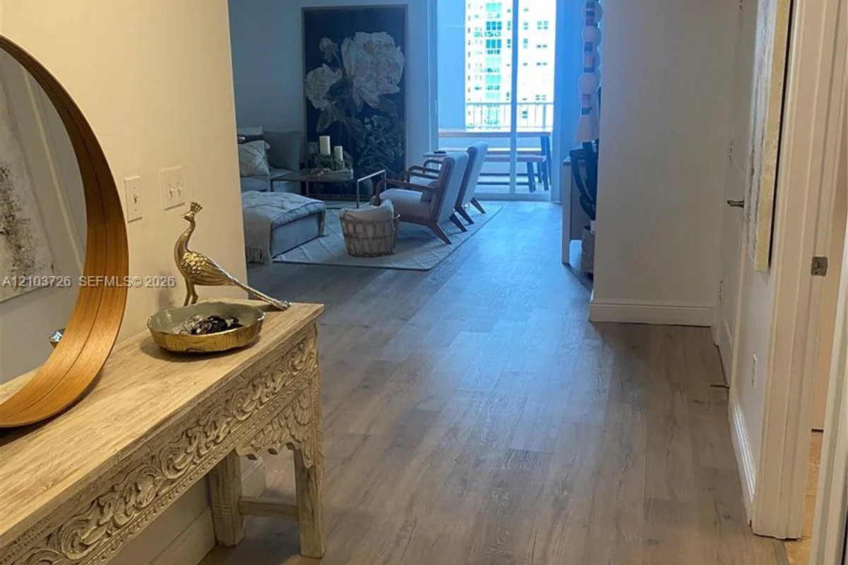 170 SE 14th St #1908, Miami: photo 1 of 36