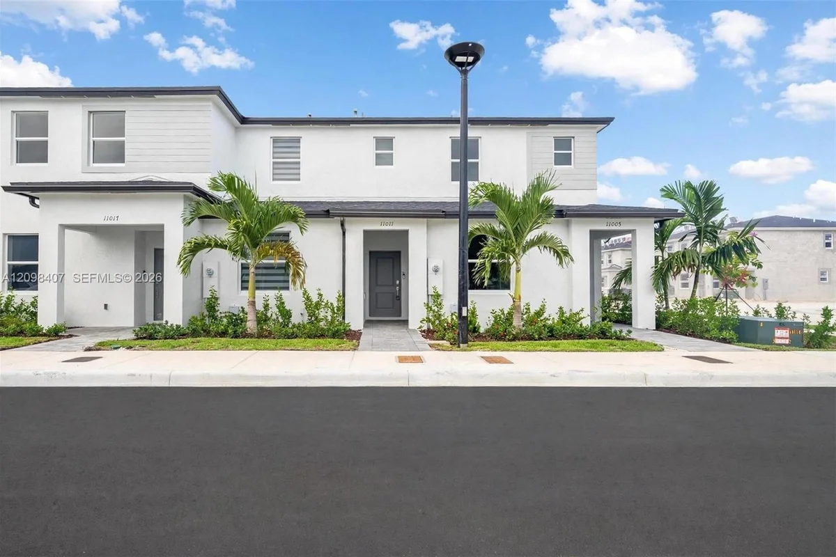 11011 SW 230 Ter, Miami: photo 1 of 25