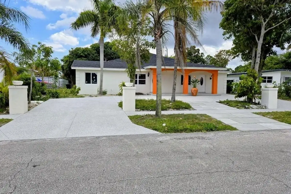 424 E Ilex Dr, Lake Park: photo 1 of 4