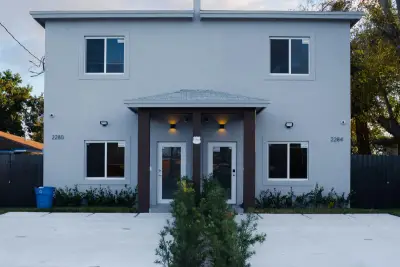 2284 NW 82nd St #1, Miami: photo 1 of 20