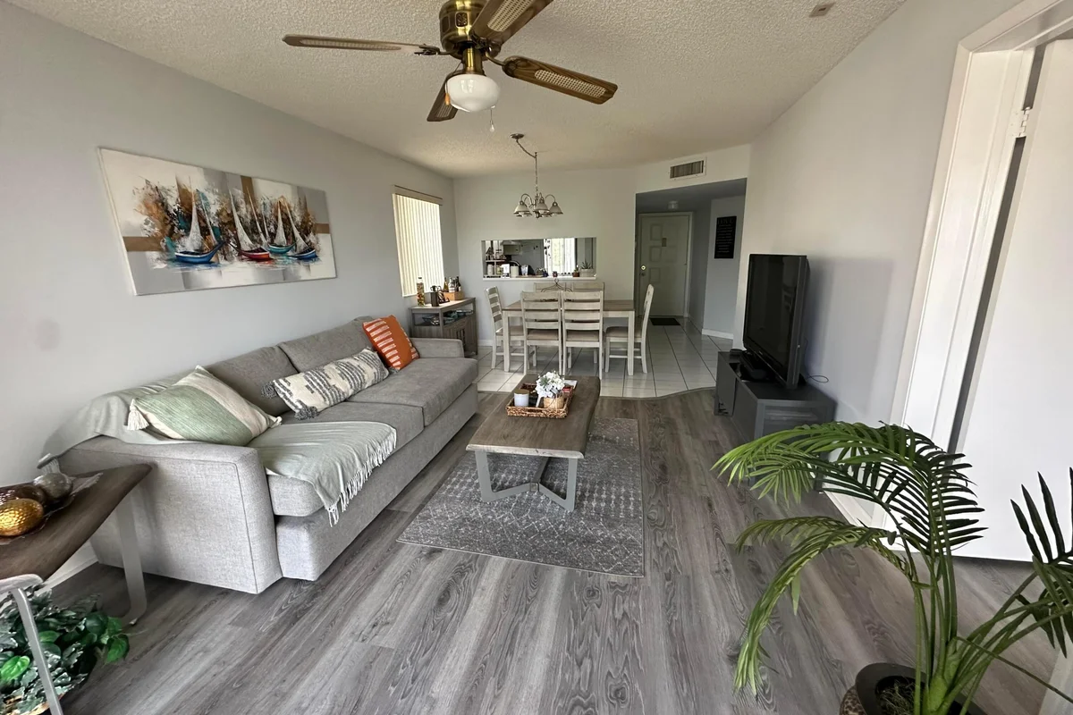 3138 Via Poinciana #317, Lake Worth: photo 1 of 20